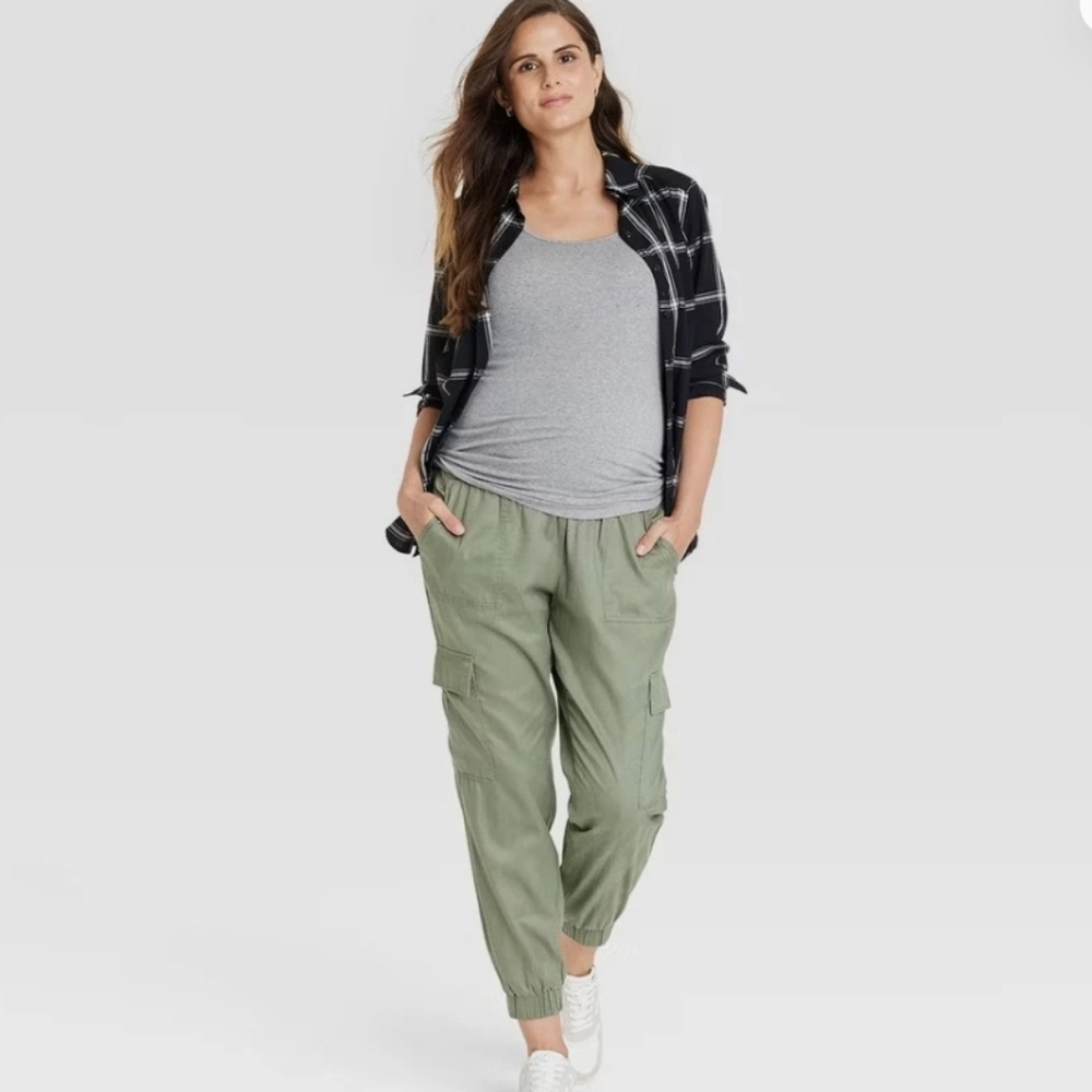 Isabel Maternity by Ingrid & Isabel Over Belly High-Rise Maternity Joggers - Picture 3 of 7